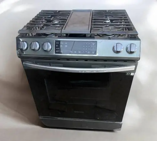 30” SAMSUNG 5 BURNER SLIDE-IN GAS SMART RANGE BLACK STAINLESS