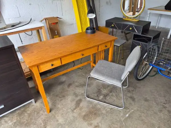 NICE computer desk and chair