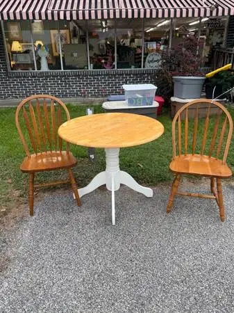 Round Pedestal Dining Table with 2 Arrowback Wooden Chairs – Farmhouse
