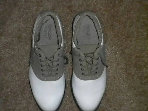 WOMANS FOOT JOY GOLF SHOES (7 1/2 M)