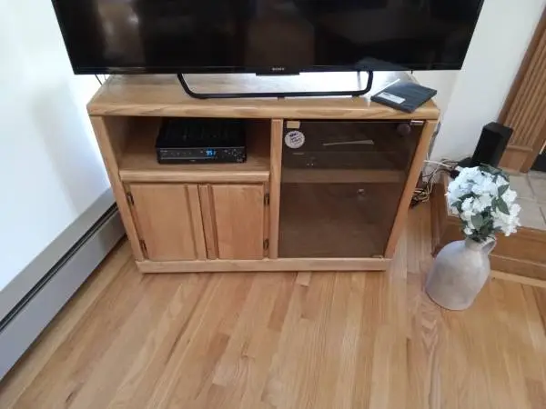 OAK FINISH TV STAND