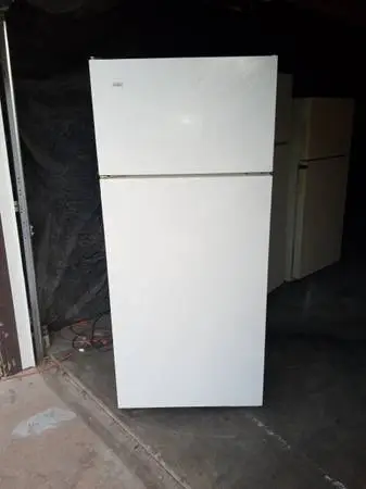 Kenmore 17 cubic foot refrigerator