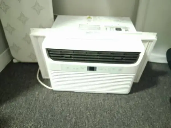 6000 BTU Frigidaire Air Condition ENERGY EFFICIENT 3 speed