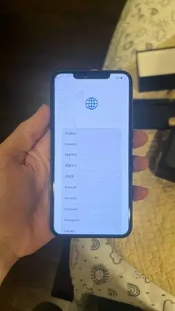 Iphone 11 pro max 64 GB cracked screen