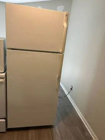 Nice refrigerator works good