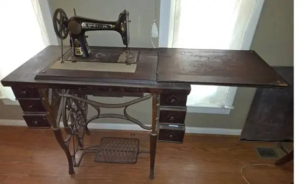1800-1900s Antique Cast Iron Elgin Treadle Sewing Machine