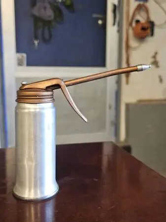 Vintage Golden Rod Junior 4oz Pump Oiler - Works Great!