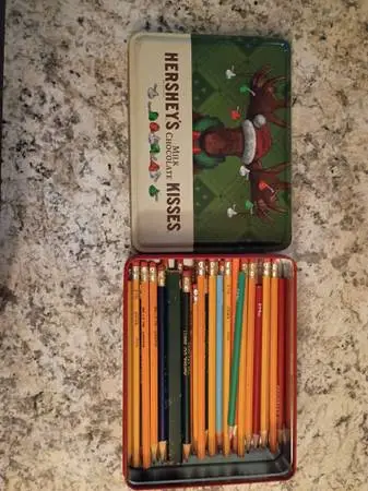 Tin can,47 pencils