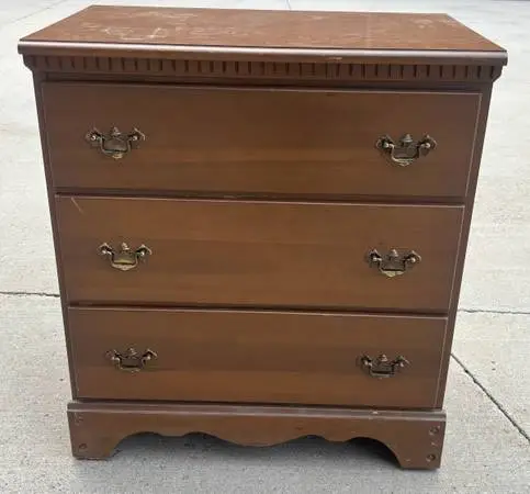 Traditional 3-Drawer Bachelor Chest small dresser / Large Nightstand