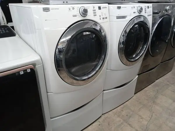 ★Maytag front load washer and dryer set on pedesetals