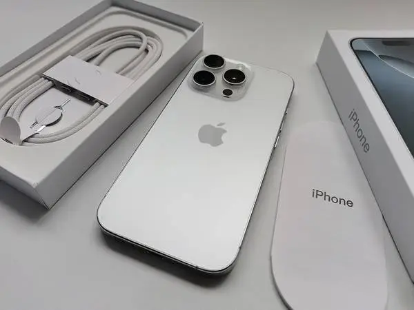 iPhone 16 Pro 1TB in Natural Titanium (Factory Unlocked)