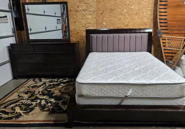 Queen Bedroom Set: Bed, Mattress/Boxspring, Mirror Dresser: Real-Wood