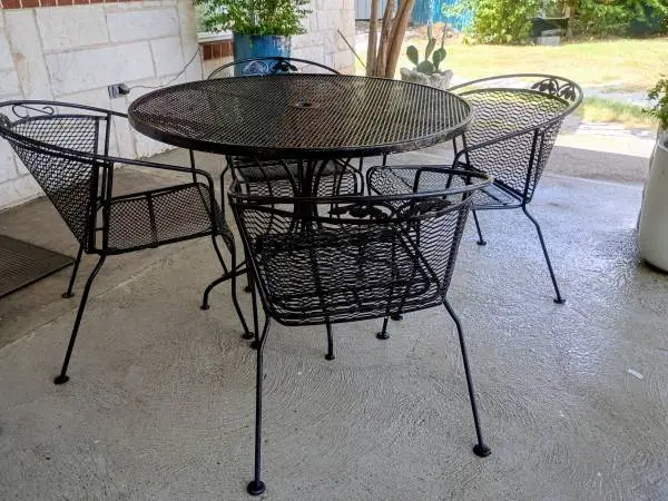 VERY NICE PATIO SET