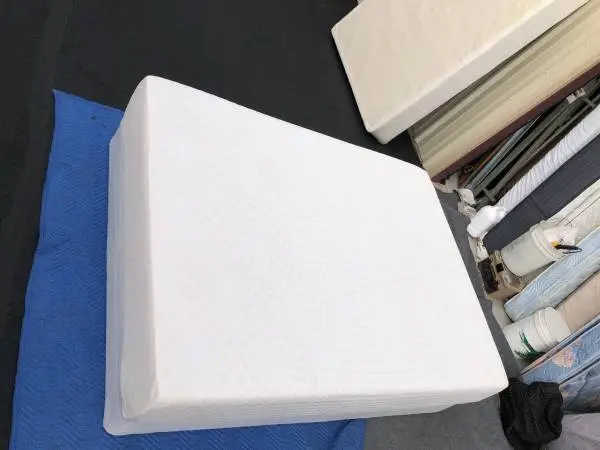 Queen Bed w/Memory Foam. 9 Thick Long Lasting Firm
