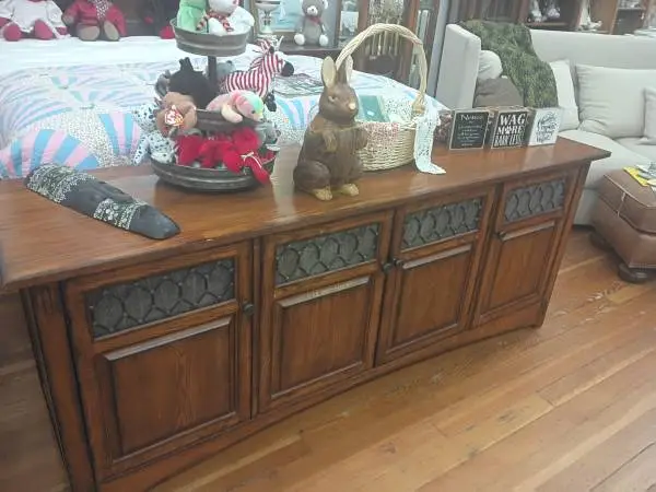 Beautiful 6 Cherry Oak TV Entertainment Cabinet w/4 Doors & Shelves
