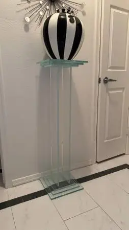 DISPLAY PILLAR COLUMN - 42 H      GLASS   DECO