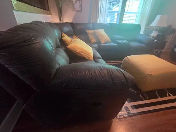 Large Reclining soft leather Sectional Sofa w/ Console & Cup Holders –