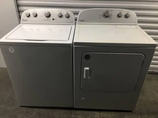 FREE DROP OFF - LIKE NEW - WHIRLPOOL Top Load Washer and GAS DRYER IN WHITE