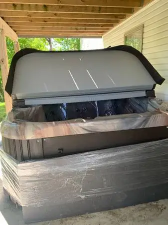Hot Tub (Brand new never used) Still in original wrapping