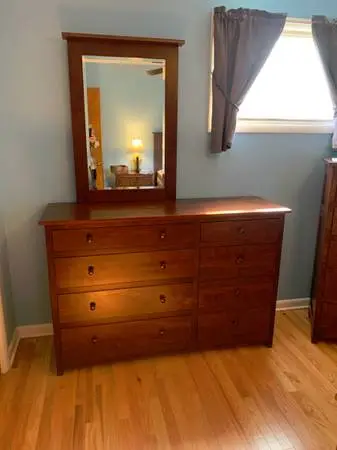 Daniel’s Amish Cherry Hardwood  5pc Bedroom Set – queen