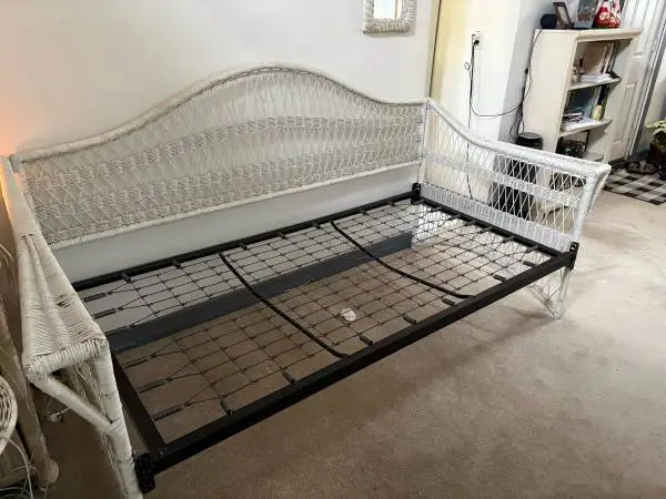 white wicker daybed