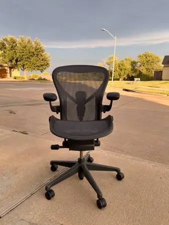 Herman miller aeron remastered (size B) office chair /posture fit SL