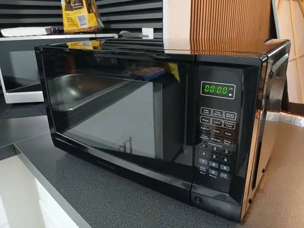 like new insignia countertop microwave black color paid$80
