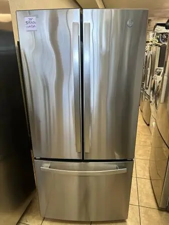 GE 33 GWE19JYLBFFS Stainless Steel French-door refrigerator LIKE NEW!