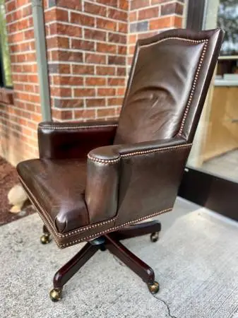 High-End Executive Leather Office Chair. MSRP $2,000! Excellent!