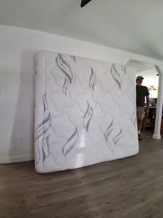 King size mattress pillowtop lattex great condition