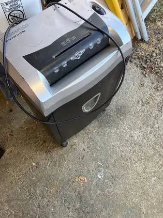 15 sheet shredder- paper, disks, cards