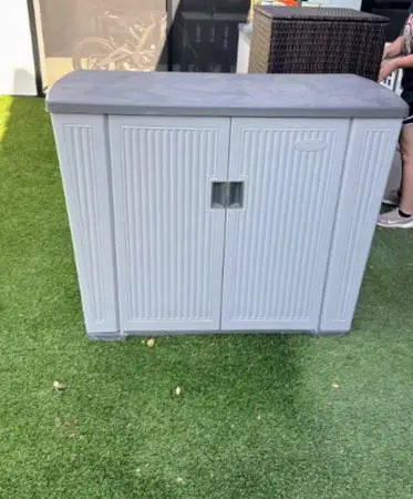 Extra Large SUNCAST Patio Storage Box / Cabinet!