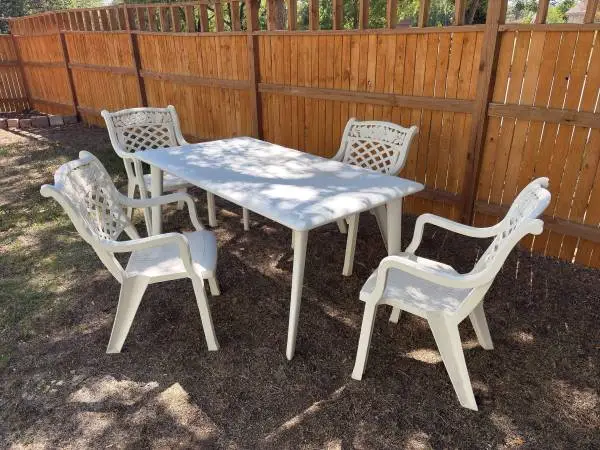 Outdoor table and chairs