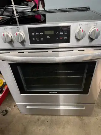 FRIGIDAIRE STOVE SLIDE IN