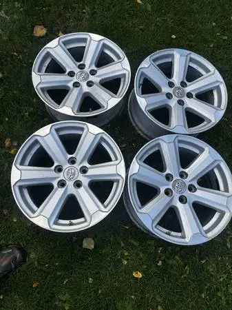 Rims 17 x 7 Toyota 5 lug