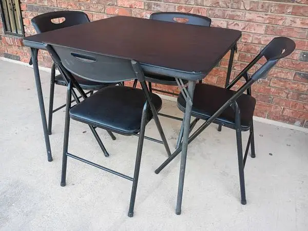 NICE Padded Folding Table and Cushioned Chairs Set!