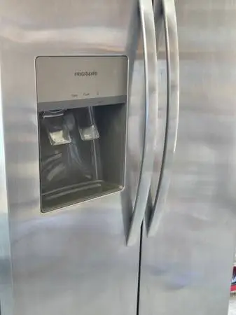 Frigidaire 26 CU FT