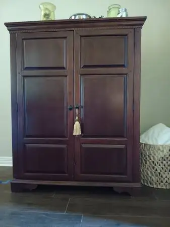 Armoire (TV/Entertainment Ctr)
