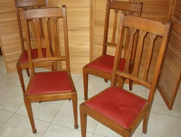 Set of 4 Original Oak Arts and Crafts Dining Chairs.