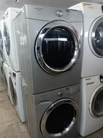 ★Frigidaire Grey Front Load Washer/Electric Dryer Set