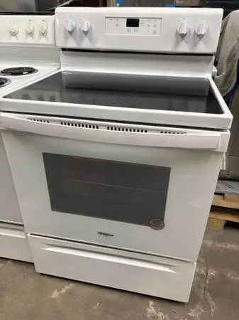 WHITE GLASS TOP ELECTRIC STOVE