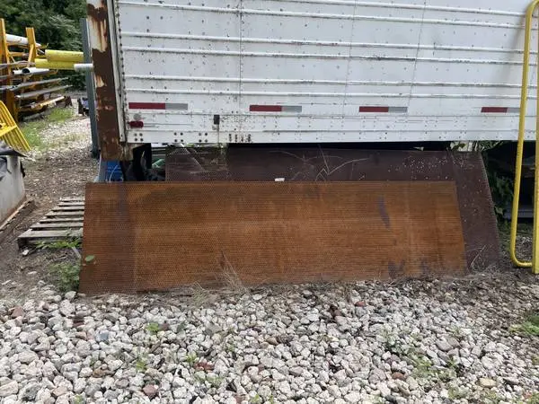 Anti slip sheet steel
