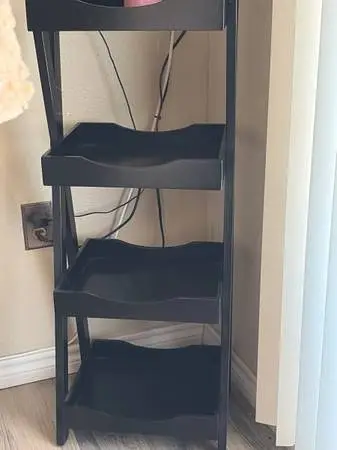 Stand 3 1/2 feet dark brown like new 30$