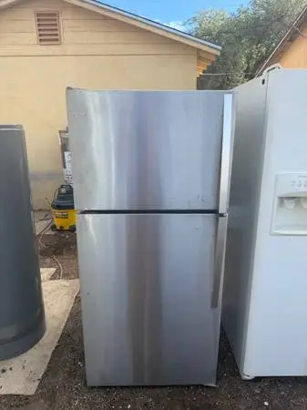Whirlpool 2023 Silver Top Freezer Bottom Fridge Refrigerator For Sale