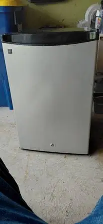 GE 4.5 CF. MINI REFRIGERATOR