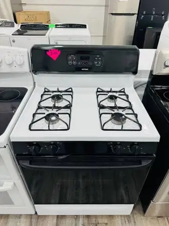 Hotpoint 30”W Freestanding Gas Range Excellent Condition