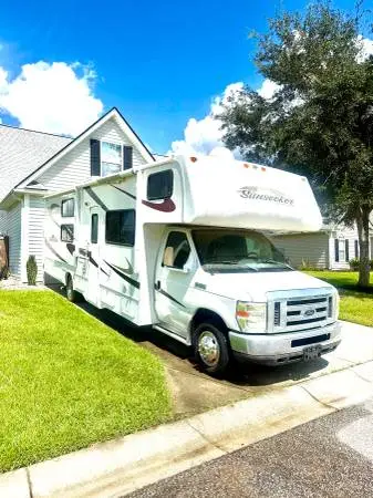 2010 31’ Sunseeker motorhome / E450 SUPERDUTY