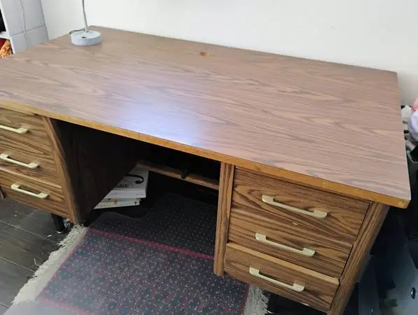 Sturdy Executive desk - Wood construction