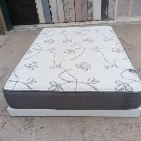Queen mattress and box spring