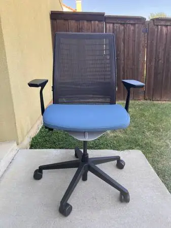 Steelcase think V2 ofifce chair /pristine condition